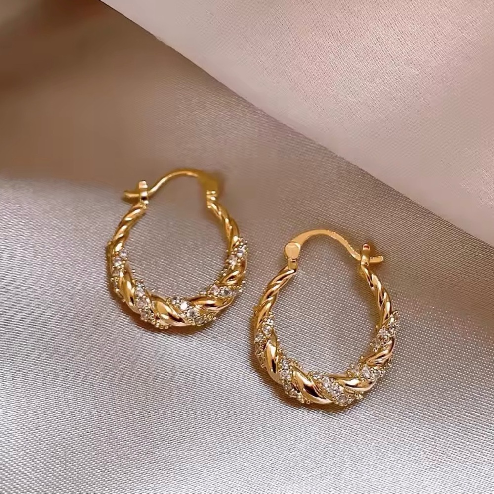 Aesthetic 925 Sterling Silver Gold Zircon Chain Twist Design Hoop Earring